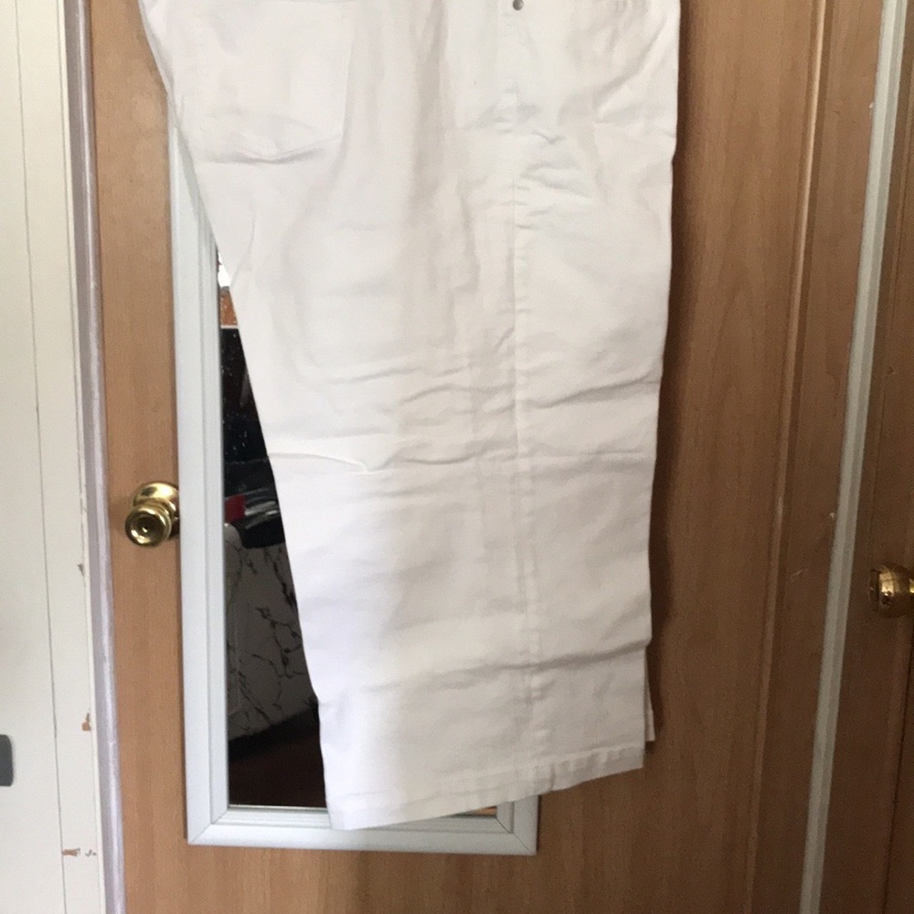Torrid Wide Leg crop Jean white size 24
